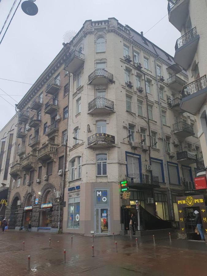 Хостел На Льва Толстого Kiev Esterno foto